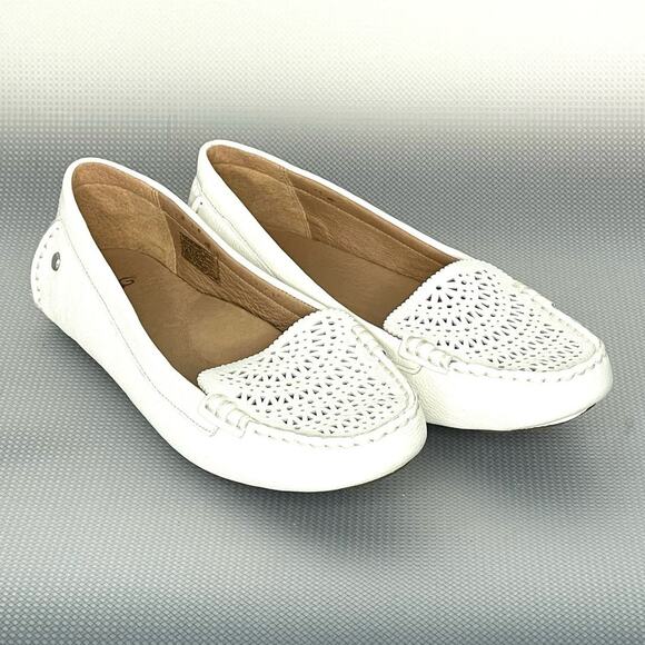 UGG Clair White Perforated Leather Mocassin Loafers Flat Slip on Size 8 - Picture 1 of 8